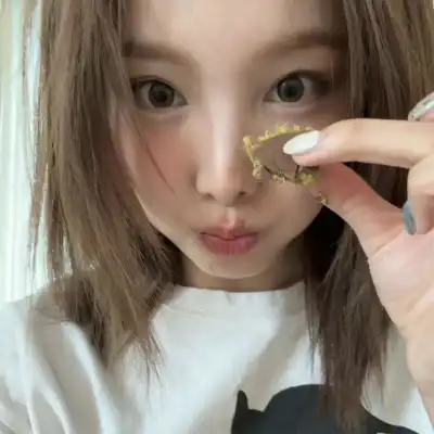 仰映容